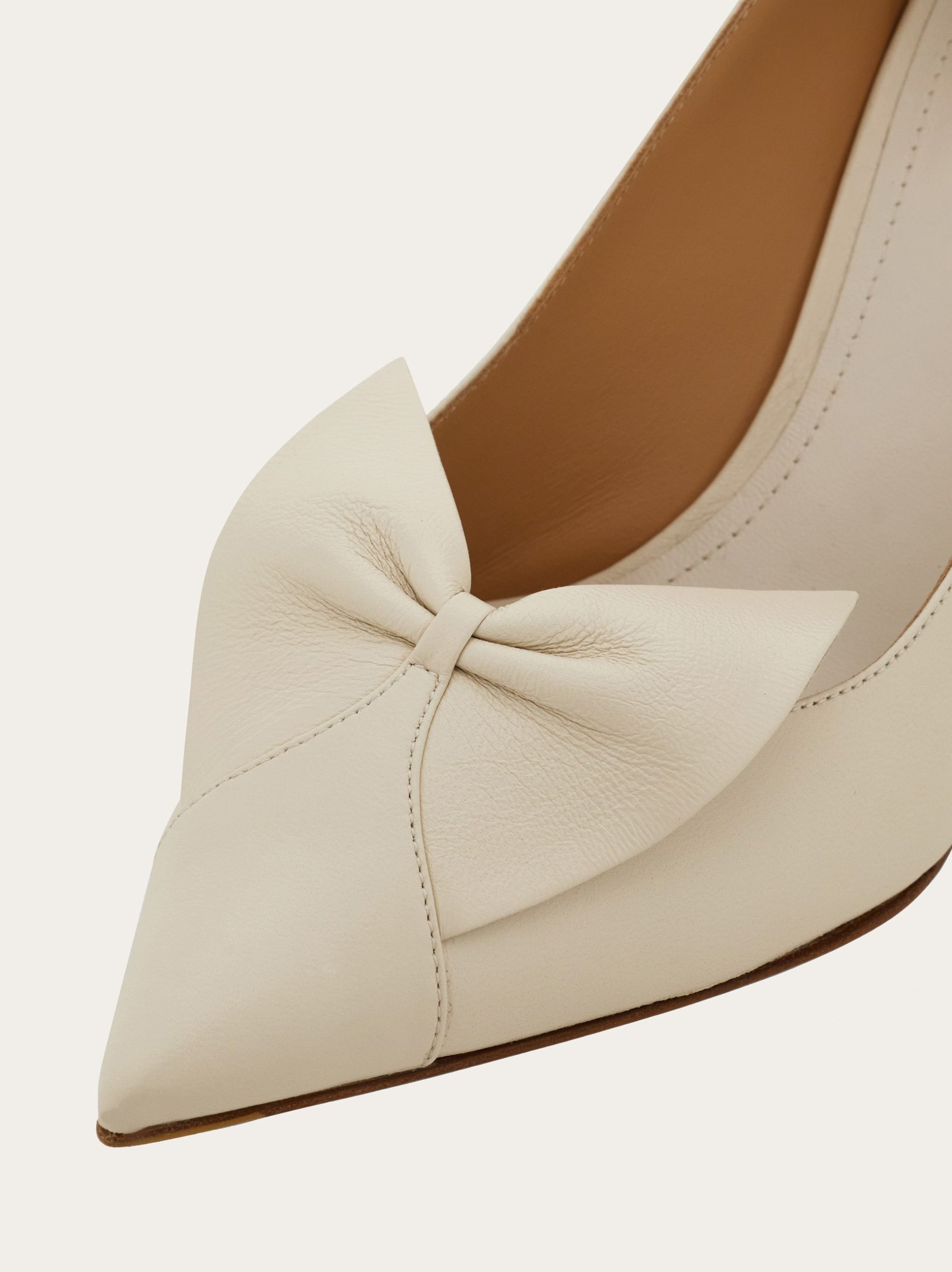Ferragamo Soft bow pump - Image 3
